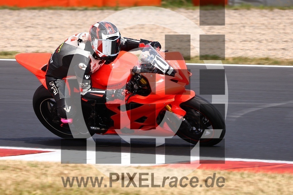 0071-20240725_04465 | Schöne Erinnerungen an spannende Momente - das festzuhalten ist unser Job. PIXELrace.de ist seit 2003 auf den Rennstrecken Europas unterwegs um die Action draußen beim Fahren und die wunderbare Stimmung imm Fahrerlager für euch einzufangen.