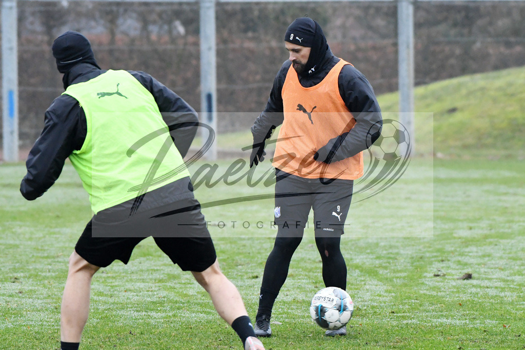 20200125_TRAOSN_0084 | Fußball, Herren: Marcos Alvarez (VfL Osnabrück) in Aktion, am Ball, Einzelaktion beim Training des VfL Osnabrück am 25.01.2020 im Sportpark Illoshöhe in Osnabrück, Deutschland.(Foto von Nico Paetzel) - Realisiert mit Pictrs.com