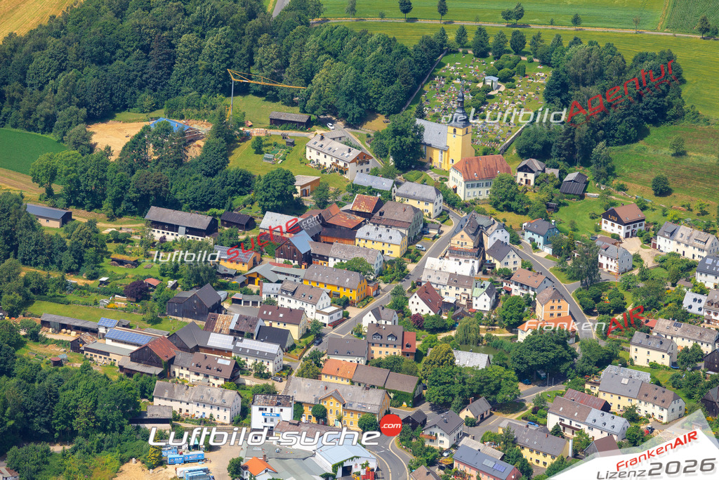 Die Luftaufnahme Schoenbrunn - Wunsiedel wurde vom UL-Flugzeug (keine Drohne) aus fotografiert.Hohe Druck- Auflösung-die Geschenkidee!