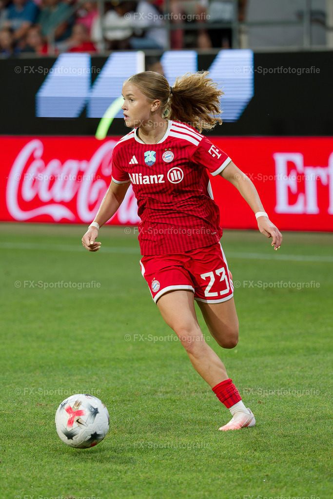 Supercup-Frauen-Bayern-Muenchen-vs-VfL-Wolfsburg 090 | Sportfotos und Eventgalerien von FX-Sportfotografie. Bilder von Fußball, Vereinsveranstaltungen und Events direkt ansehen und als Download bestellen. - Realisiert mit Pictrs.com