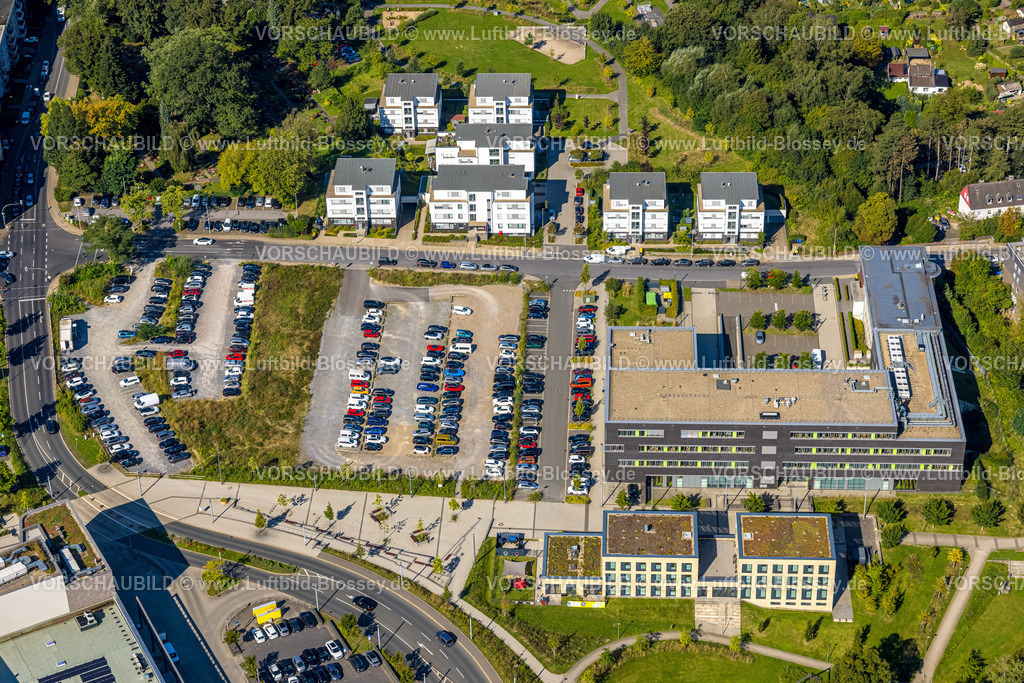 Heiligenhaus240813068 | Luftbild, Hochschul-Campus Velbert/Heiligenhaus und Parkplätze, Neubau Wohnhäuser am Thormälenpark, Leubeck, Heiligenhaus, Ruhrgebiet, Nordrhein-Westfalen, Deutschland