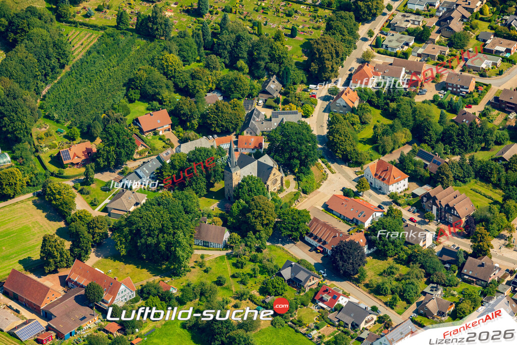 Luftaufnahme Kirche Rödinghausen - Die Luftaufnahme wurde 2025 vom UL-Flugzeug heraus erstellt ( ohne Drohne ) - Hochauflösende Luftaufnahme - für professionelle Ausdrucke geeignet. Die Geschenkidee !Mit Lizenz und Bildrechte bestellbar