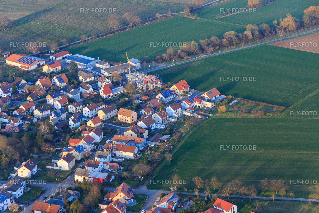 Impflinger Straße | Luftbild: Impflinger Straße im Ortsteil Mörzheim in Landau im Bundesland Rheinland-Pfalz in Deutschland. Foto: IMG_086843.jpg vom 26.03.2016 durch Werner Riehm/FLY-FOTO.de - Realisiert mit Pictrs.com