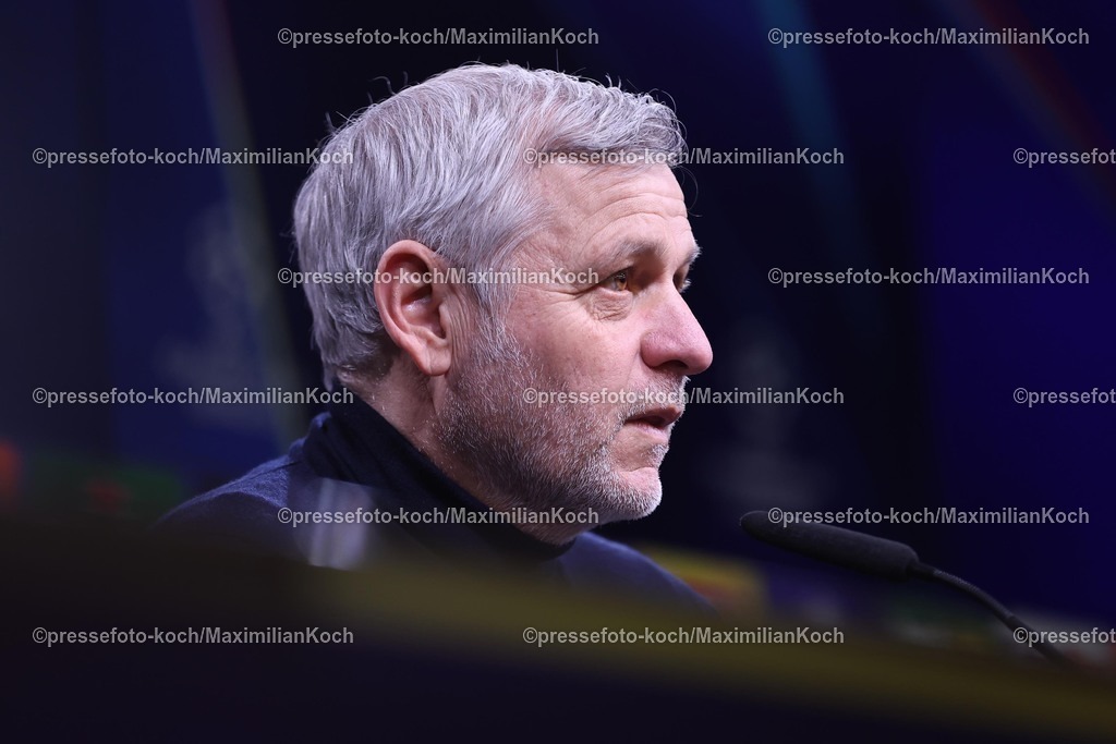 UCL04032501077 | 04.03.2025, Fußball, UEFA Champions League, Borussia Dortmund - OSC Lille, Signal Iduna Park, Runde der 16, Saison 2024 2025: Cheftrainer Bruno Genesio (LOSC Lille) bei der Pressekonferenz nach dem Spiel