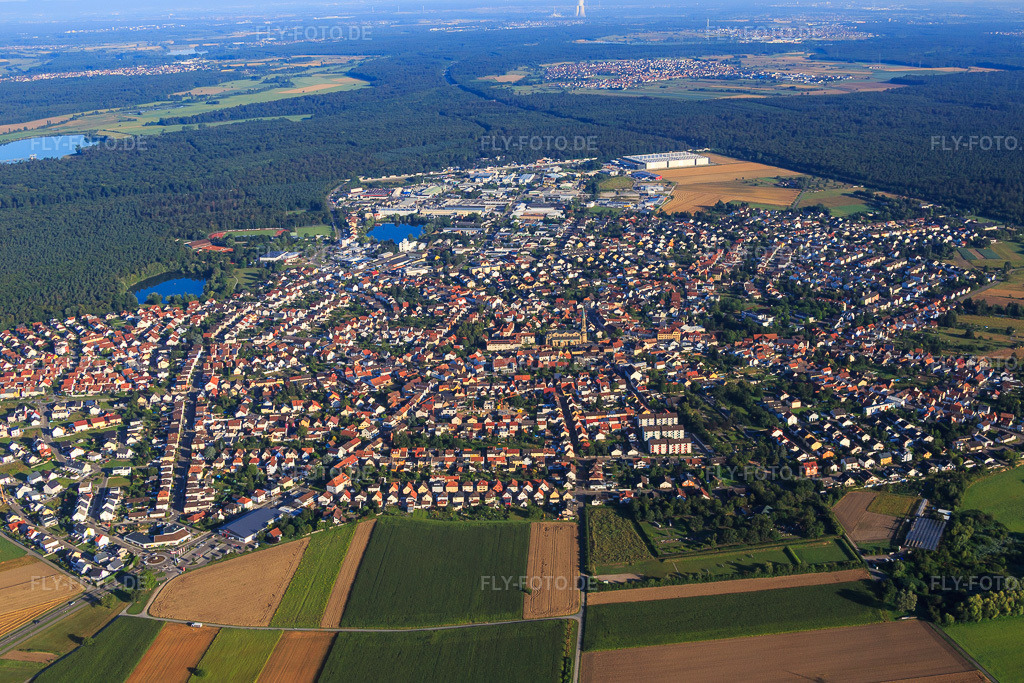 Luftbild: Stadtansicht aus Osten in Forst im Bundesland Baden-Württemberg in Deutschland. Foto: IMG_092345.jpg vom 01.08.2016 durch Werner Riehm/FLY-FOTO.de