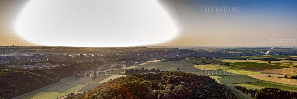 Luftbild: Stadtansicht aus Westen am Morgen in Ehingen im Bundesland Baden-Württemberg in Deutschland. Foto: IMG_67592-Bearbeitet.jpg vom 09.06.2014 durch Werner Riehm/FLY-FOTO.deAuflösung des Originals: 9016 x 3033 px