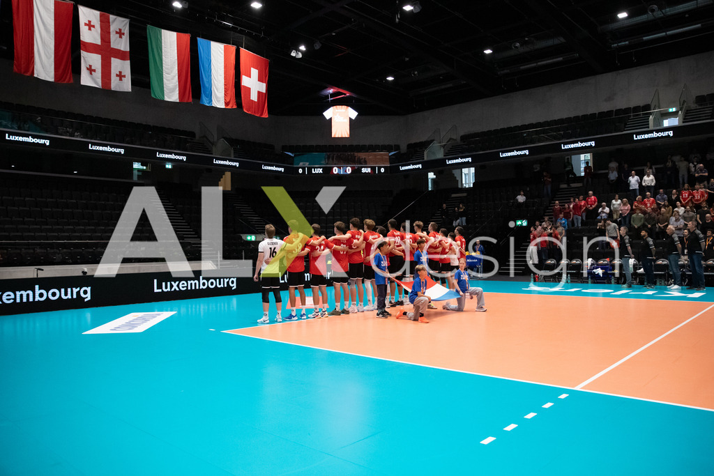 Luxembourg v Switzerland - CEV European League Men | KRIENS, SWITZERLAND - JUNE 12: Team of Luxembourg during the national anthem at the CEV European League match between Luxembourg and Switzerland at Pilatus Arena on June 12, 2026 in Kriens, Switzerland. - Realisiert mit Pictrs.com