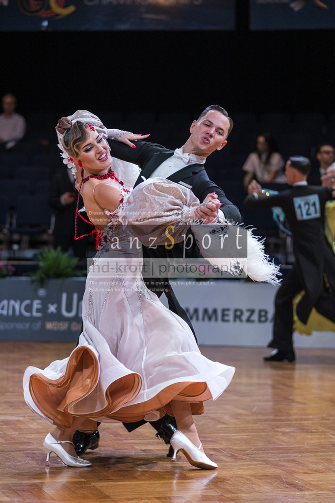 20250819_WDSF-Open-RS-Std_0651 | Tanzsportbilder, Standardtanz, Lateintanz, WDSF, DTV, LTVB, dancecomp, goc, hessen tanzt, blaues band der spree, walzer, tango, wiener walzer, slowfox, quickstepp, samba, rumba, cha-cha-cha, paso doble. jive, hd-kroft photography, turniertanzsport