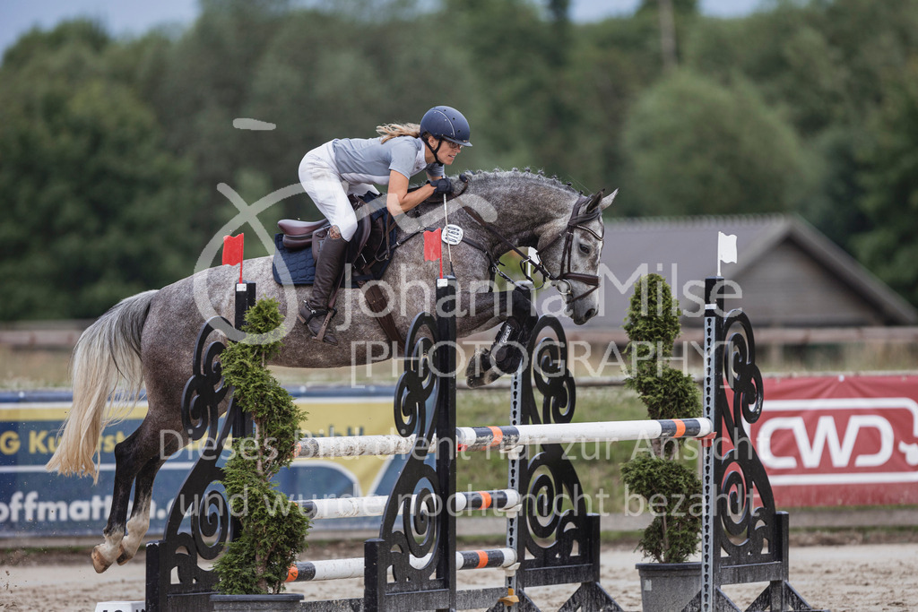 240627_LüPfSpTa_SprPf-L-106 | Deine schönsten Turniermomente als professionelle Fotos! Entdecke hochwertige Pferdesport-Fotografie im Online-Shop. Jetzt Fotos finden & bestellen!
