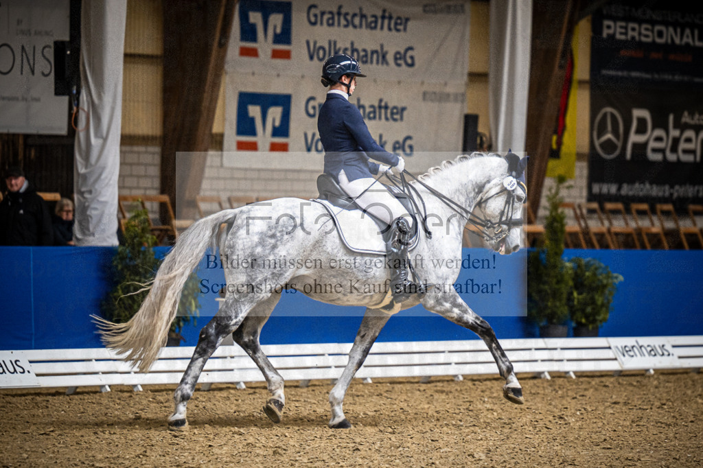 DOS_3017 | Entdecke hochwertige Reitturnierfotos von Foto Oger. Professionell, emotional und authentisch – jetzt Lieblingsmomente im Shop bestellen.Deutschlandweite Turnierfotografie. - Realisiert mit Pictrs.com