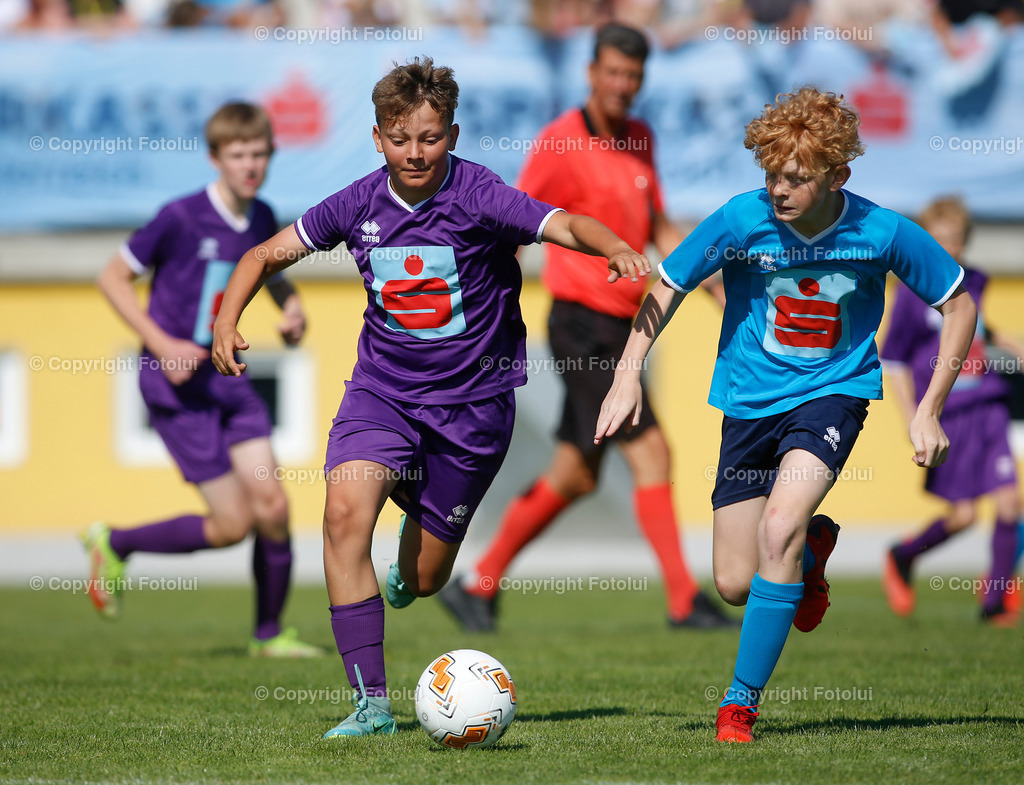 A_LUI_010622_81 | SPORT,FUSSBALL,SPARKASSE SCHUELERLIGA LANDESFINALE 2022 PETTENBACH 01.06.2022 IM BILD: (LAMBACH VIOLETT) UND (ROHRBACH BLAU) FOTO.FOTOLUI