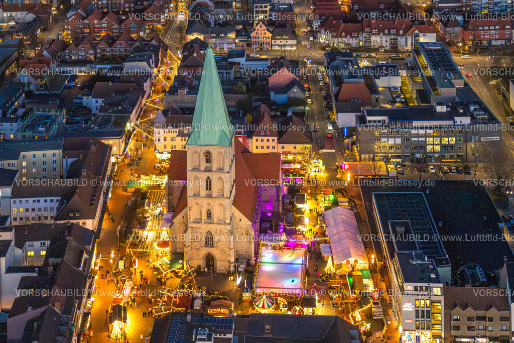 Hamm251201544Weihnachtsmarkt | Luftbild evang. Pauluskirche, Marktplatz, Weihnachtsmarkt mit Eislauffläche, Mitte Stadtbezirk Mitte, Hamm, Ruhrgebiet, Nordrhein-Westfalen, Deutschland