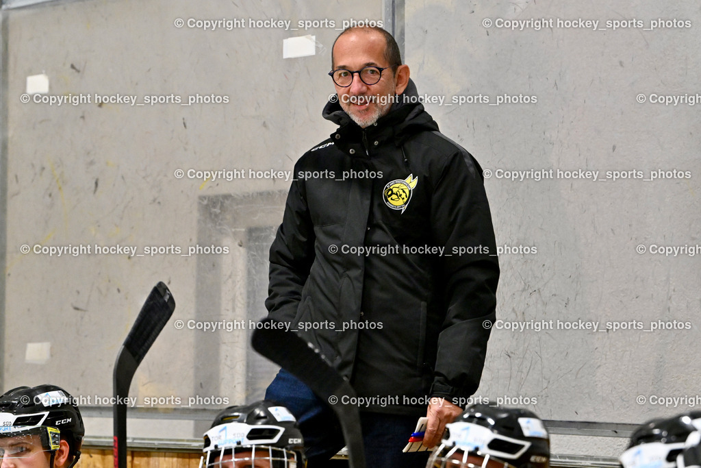 MET PHOTOVOLTAIK HORNETS SPITTAL vs. EC VSV juniors U20  | Headcoach EC Hornets Spittal Winkler Hans, MET PHOTOVOLTAIK HORNETS SPITTAL vs. EC VSV juniors U20 , MET PHOTOVOLTAIK HORNETS SPITTAL vs. EC VSV juniors U20  am 05.11.2024 in Spittal an der Drau (Goldeck Stadion), Austria, (Photo by Bernd Stefan)