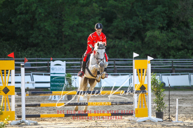 DKP45223 | Turnierfotos kaufen im Webshop von Daniel Kuhl Photography – entdecke professionelle Reitsportfotos aus Turnieren & Events. Hochwertige Turnierbilder online bestellen & sichern. Jetzt Fotos von Reitsportturnieren kaufen!