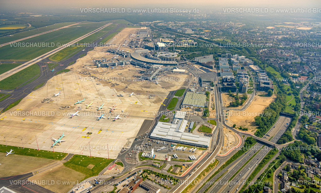 Duesseldorf240500783 | Luftbild, Internationaler Flughafen Düsseldorf, DUS Airport, Empfangsgebäude, Bürogebäude Flughafenstraße, Neubau der U-Bahnlinie U81, Lohausen, Düsseldorf, Rheinland, Nordrhein-Westfalen, Deutschland