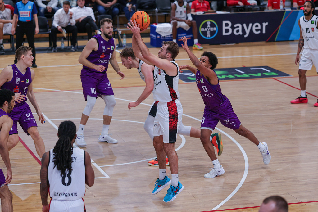 Pro A BAYER GIANTS vs BG Göttingen-28 | Fotos von Basketballspielen aus dem Raum NRW fotografiert von Gero Mueller-Laschet und Daniel Schaefer - Realisiert mit Pictrs.com