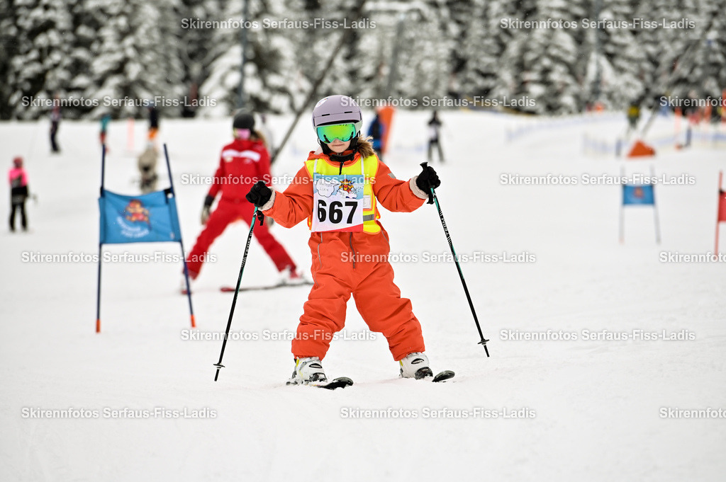 SRF_20.02.2026_0739 | Skirennfotos,Serfaus,Fiss,Ladis,Kinderskirennen,Winter,Tirol,Oberland,skirace,SFL,feelfree,weil wir's genießen,ski,Ski,skifahren,Sonnenplateau, - Realisiert mit Pictrs.com