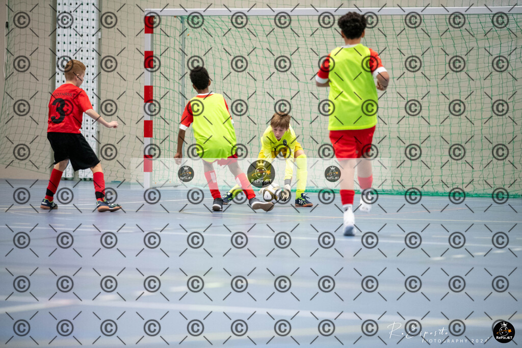 20241123_FCR-Hallenturnier-D_1_035 | Sport und Naturfotografie von Roberto Esposito zeigt echte Momente Bewegung und die Schönheit der Natur. Ausdrucksstarke Bilder schaffen Emotionen.