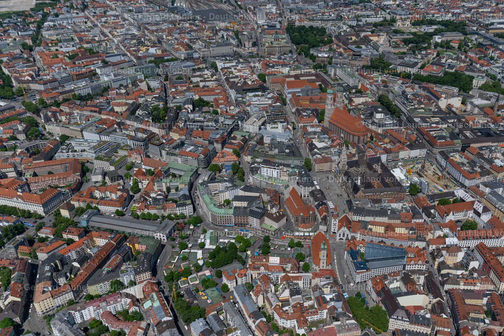 4031121 | MüNCHEN 12.06.2020 Stadtzentrum im Innenstadtbereich im Ortsteil Altstadt in München im Bundesland Bayern, Deutschland. Weiterführende Informationen bei: Landeshauptstadt München,  Stadtwerke München GmbH. // The city center in the downtown area in the district Altstadt in Munich in the state Bavaria, Germany. Further information at: Landeshauptstadt Muenchen,  Stadtwerke Muenchen GmbH. Foto: Gerhard Launer