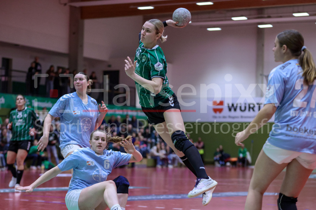Handball, 2. Bundesliga Frauen, SV Werder Bremen - Bayer 04 Leverkusen | Luise Albert (SV Werder Bremen, 66) beim Wurf, am Ball, Spielszene, Aktion, Action