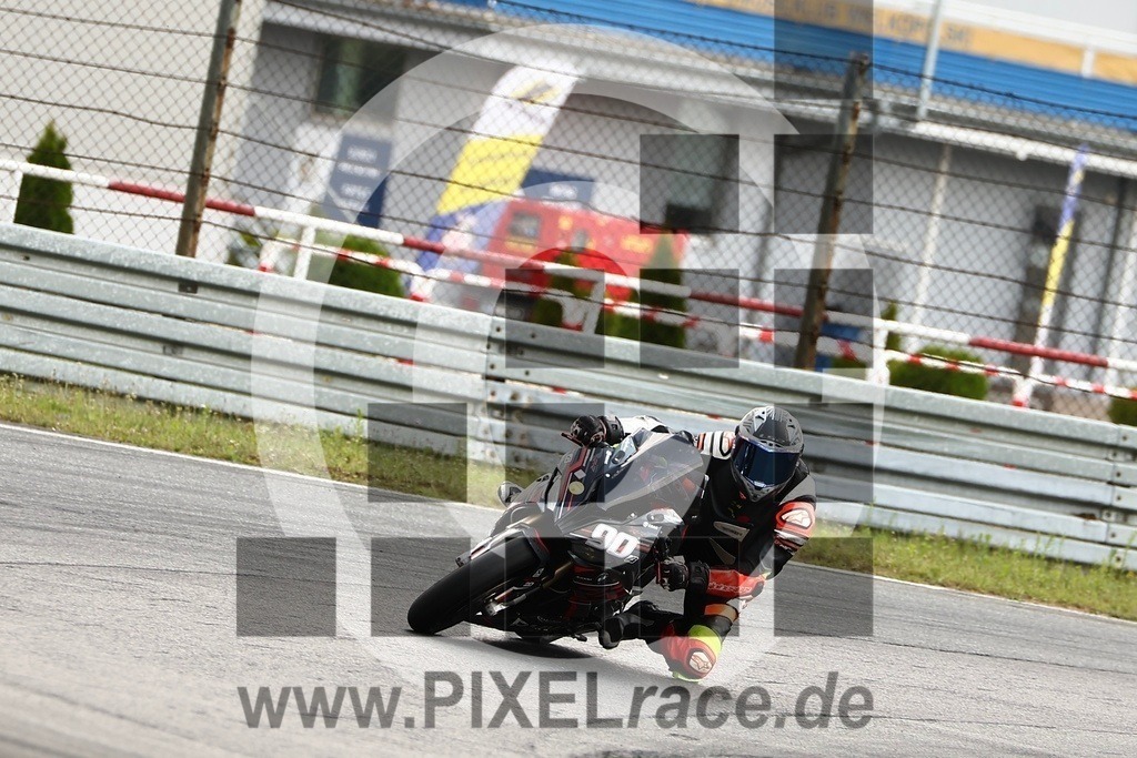 0090-20250715_12771 | Schöne Erinnerungen an spannende Momente - das festzuhalten ist unser Job. PIXELrace.de ist seit 2003 auf den Rennstrecken Europas unterwegs um die Action draußen beim Fahren und die wunderbare Stimmung imm Fahrerlager für euch einzufangen.
