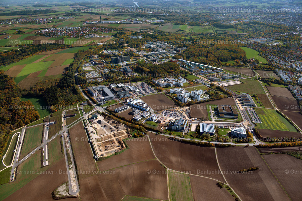 3703748 | ULM 13.10.2017 Baustelle mit Erschließungs - und Erdaufschüttungs- Arbeiten für das Neubaugebiet an der Marie-Goeppert-Mayer Straße in Ulm im Bundesland Baden-Württemberg, Deutschland. // Construction site with development works and embankments works for new settlement on Marie-Goeppert-Mayer Strasse in Ulm in the state Baden-Wurttemberg, Germany. Foto: Gerhard Launer