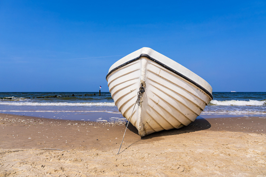 Fischerboot am Strand von Bansin auf der Insel Usedom | Fischerboot am Strand von Bansin auf der Insel Usedom.