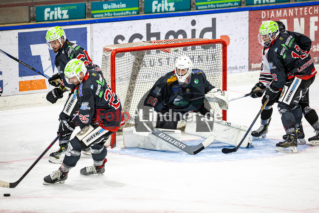 Peißenberg MINERS gegen EV Dingolfing | Eishockey Bayernliga 2025/26 Vorbereitung, Peißenberg MINERS gegen EV Dingolfing, 20250926,MINERS Verteidiger in Aktion,2025-09-26 in Peißenberg (flatbuy Arena Peißenberg), Marius KLEIN (MINERS 25), Marek HALODA (MINERS 64), Xaver NAGEL (MINERS Goali 80), Jonas LAUTENBACHER (MINERS 12)Copyright: WolfgangxLindner www.foto-lindner.de
