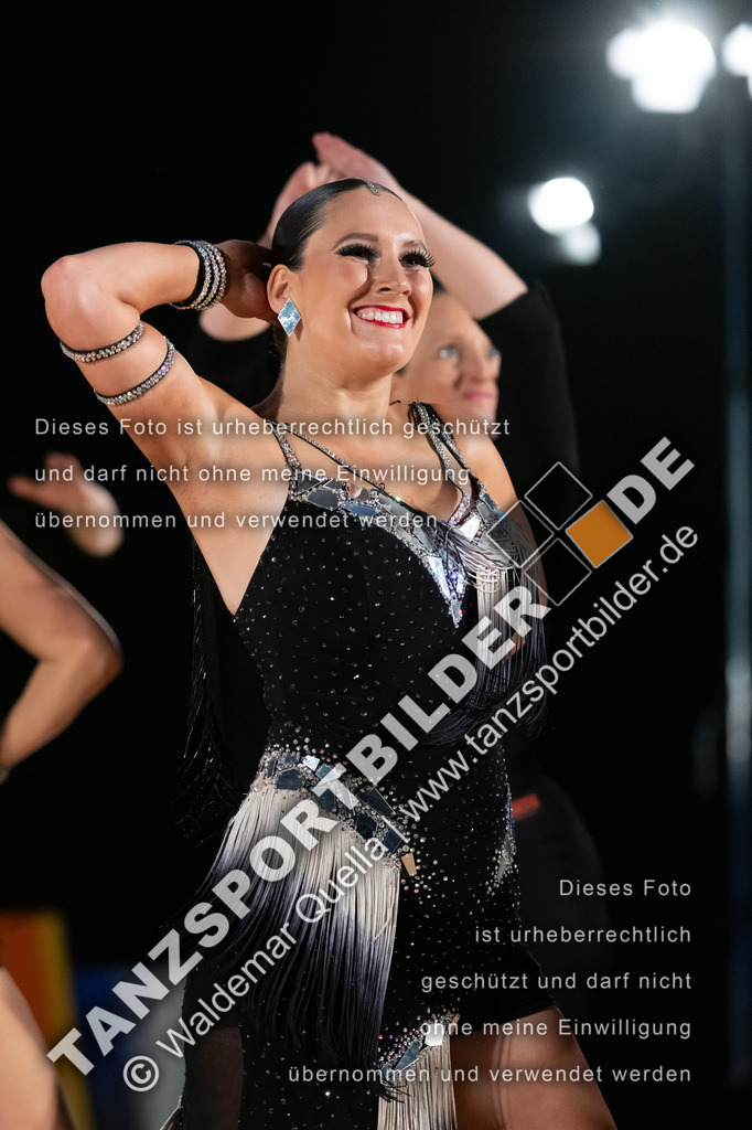 20250504-10414 | Hier finden Sie Tanz Bilder vom Latein und Standard Formationen tanzen. Sportbilder vom Tanzsport. Schöne Fotos und von Weltmeisterschaft, Europameisterschaft, Bundesliga, Regionalliga, Oberliga und Landesliga sowie von GOC Stuttgart, DanceComp, WM Bremen