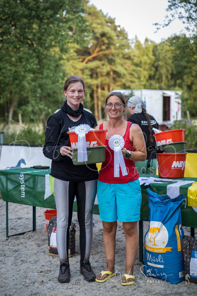 Siegerehrung_2026-06-27_33 | Stimmungsvolle Fotografie von Pferden, fotografische Begleitung von Veranstaltungen, Golfturnieren und Distanzritten - Realisiert mit Pictrs.com