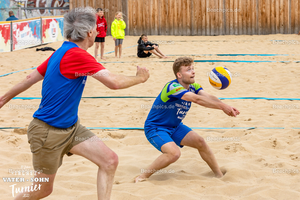 2022-00063006-Vater-Sohn-Turnier-Turnierbilder-2 | 26.05.2022; Berlin Foto: Gerold Rebsch - www.beachpics.de