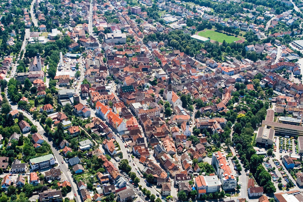 Altstadtbereich und Innenstadtzentrum Bretten | Luftbild: Altstadtbereich und Innenstadtzentrum Bretten in Bretten im Bundesland Baden-Württemberg in Deutschland. Foto: IMG_3276.jpg vom 01.07.2006 durch Werner Riehm/FLY-FOTO.de - Realisiert mit Pictrs.com