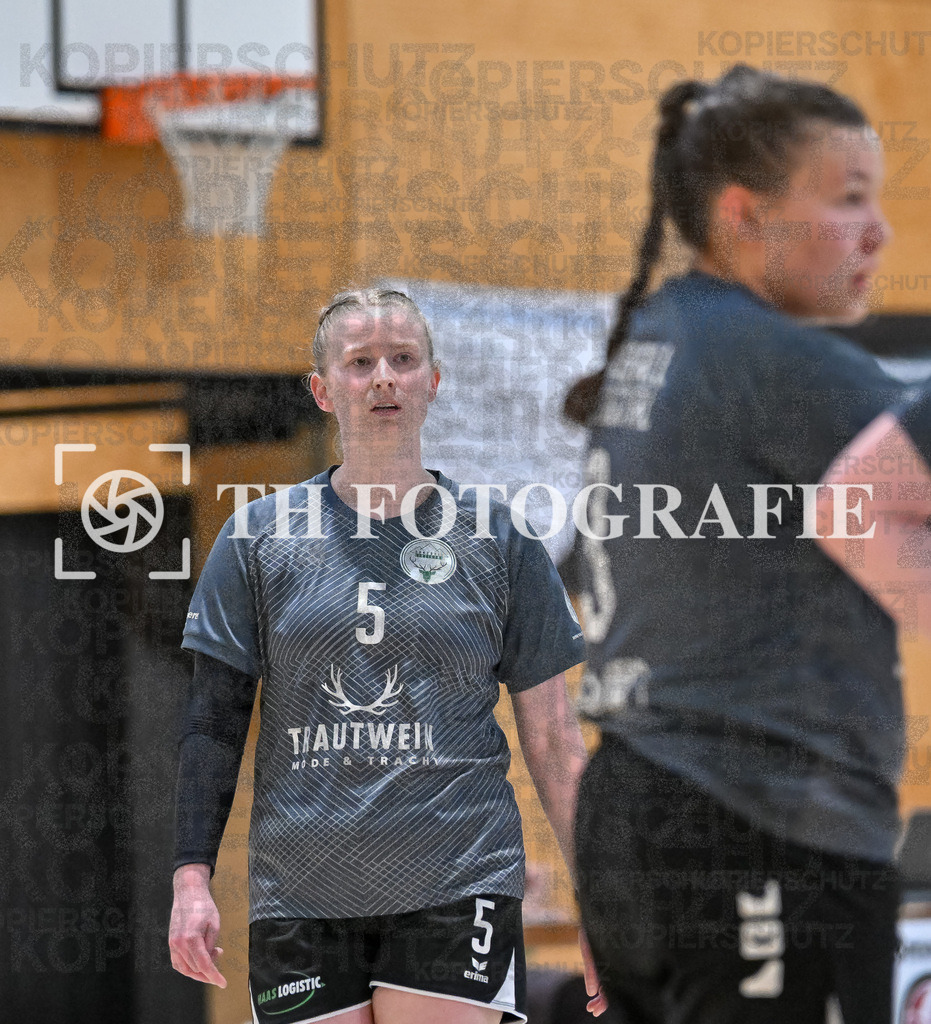GER, SG Maulburg/Steinen - HB Kinzigtal, Frauen-Handball, Oberliga Suedbaden, 21. Spieltag, Saison 2024/2025, 06.04.2025 | Vanessa Paul (HB Kinzigtal, #05), Joyce Gebele (HB Kinzigtal, #03), Elisa Geiss (SG Maulburg/Steinen, #19)GER, SG Maulburg/Steinen - HB Kinzigtal, Frauen-Handball, Oberliga Suedbaden, 21. Spieltag, Saison 2024/2025, 06.04.2025Foto: TH Fotografie/Thomas Hess