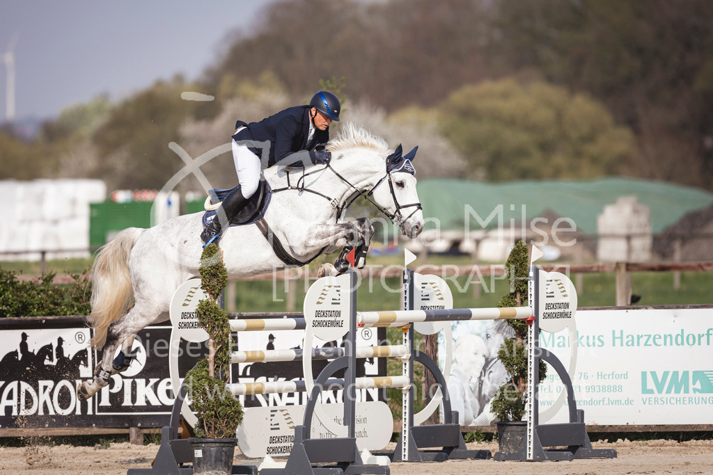 250416_M2-Springen-471 | Deine schönsten Turniermomente als professionelle Fotos! Entdecke hochwertige Pferdesport-Fotografie im Online-Shop. Jetzt Fotos finden & bestellen!