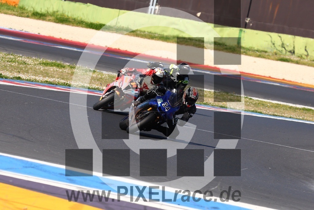0034-20260404_07324 | Schöne Erinnerungen an spannende Momente - das festzuhalten ist unser Job. PIXELrace.de ist seit 2003 auf den Rennstrecken Europas unterwegs um die Action draußen beim Fahren und die wunderbare Stimmung imm Fahrerlager für euch einzufangen.