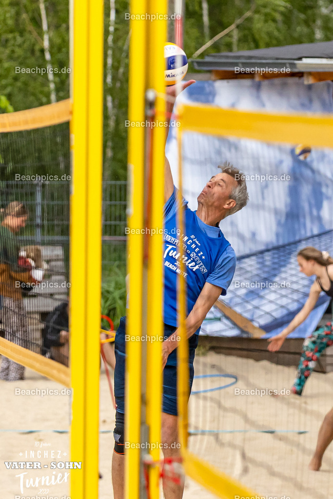 2022-00063075-Vater-Sohn-Turnier-Turnierbilder-2 | 26.05.2022; Berlin Foto: Gerold Rebsch - www.beachpics.de