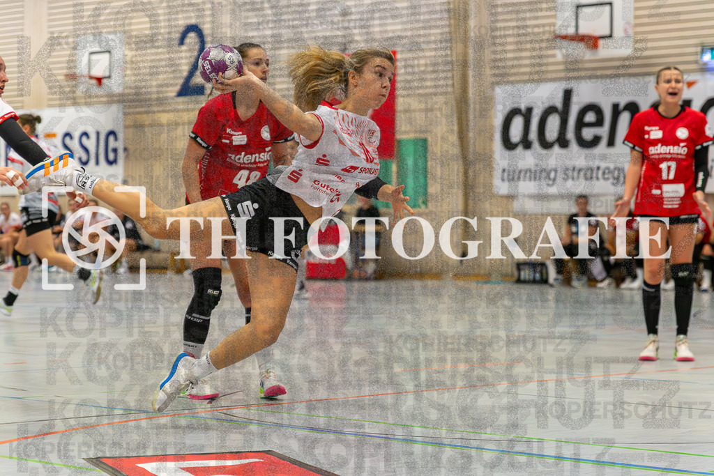 DEU, HSG Freiburg - TG Nuertingen, Handball, 2. Handball-Bundesliga, Saison 2023/2024, 04. Spieltag, Saison 2023/2024, 07.10.2023 | Hannah Hoenig (TG Nuertingen, #10) beim Wurf. 

DEU, HSG Freiburg - TG Nuertingen, Handball, 2. Handball-Bundesliga, Saison 2023/2024, 04. Spieltag, Saison 2023/2024, 07.10.2023

Foto: Eibner-Pressefoto/Thomas Hess