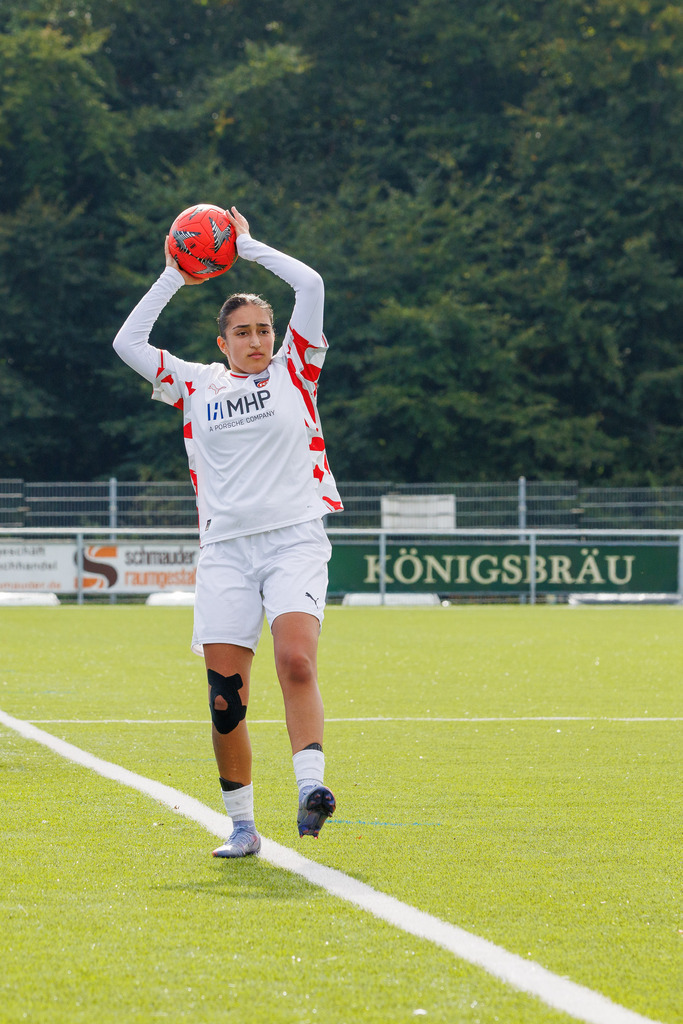 FCHHÜT_251003_5393 | 1.FC Heidenheim 1846 II vs. TSV Hüttlingen, Fußball, Frauen, Bezirkspokal, 2025/2026, 1.Runde, 03.10.2025 in Mergelstetten, Sportplatz 2(Foto: Michael Bulling) - Realisiert mit Pictrs.com
