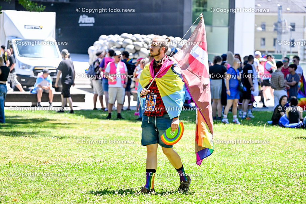 Linzpride 2024_ 06.07.2024-24 | 06.07.2024, Linz, AUT, Linzpride 2024, im Bild Teilnehmer an der Linz Pride 2024