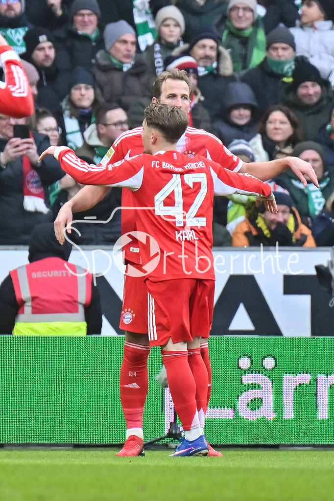 SV Werder Bremen - FC Bayern München | BREMEN, GERMANY - 14. FEBRUARY: Jubel der Bayern nach dem Treffer zum 0-2 durch Harry KANE (FC Bayern Munich 9) / Foulelfmeter / Tor / Torschuetze / Freude / Happy während dem Bundesligamatch zwischen dem SV Werder Bremen und dem FC Bayern München am 22. Spieltag im Weserstadion / DFL REGULATIONS PROHIBIT ANY USE OF PHOTOGRAPHS AS IMAGE SEQUENCES AND/OR QUASI-VIDEO