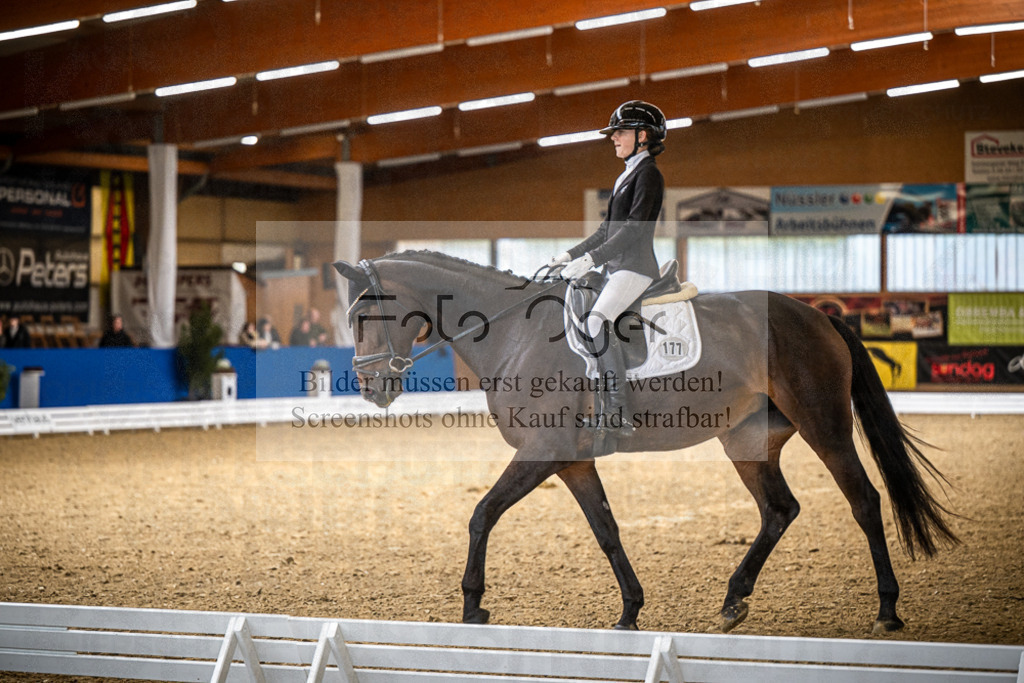 DOS_0330 | Entdecke hochwertige Reitturnierfotos von Foto Oger. Professionell, emotional und authentisch – jetzt Lieblingsmomente im Shop bestellen. - Realisiert mit Pictrs.com