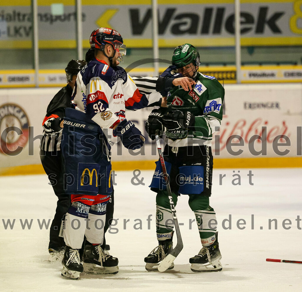 2024-01-05_136_TSV_Erding_gegen_VfE_Ulm-Neu-Ulm | Erding, Deutschland, 05.01.2024:
Eishockey, Bayernliga Vorrunde 2023 / 2024, 22. Spieltag, TSV Erding gegen VfE Ulm/Neu-Ulm, Endergebnis: 7:6

Justin Unger (VfE Ulm/Neu-Ulm e. V., #92), Erik Modlmayr (Erding Gladiators, #21)

Foto: Christian Riedel / fotografie-riedel.net