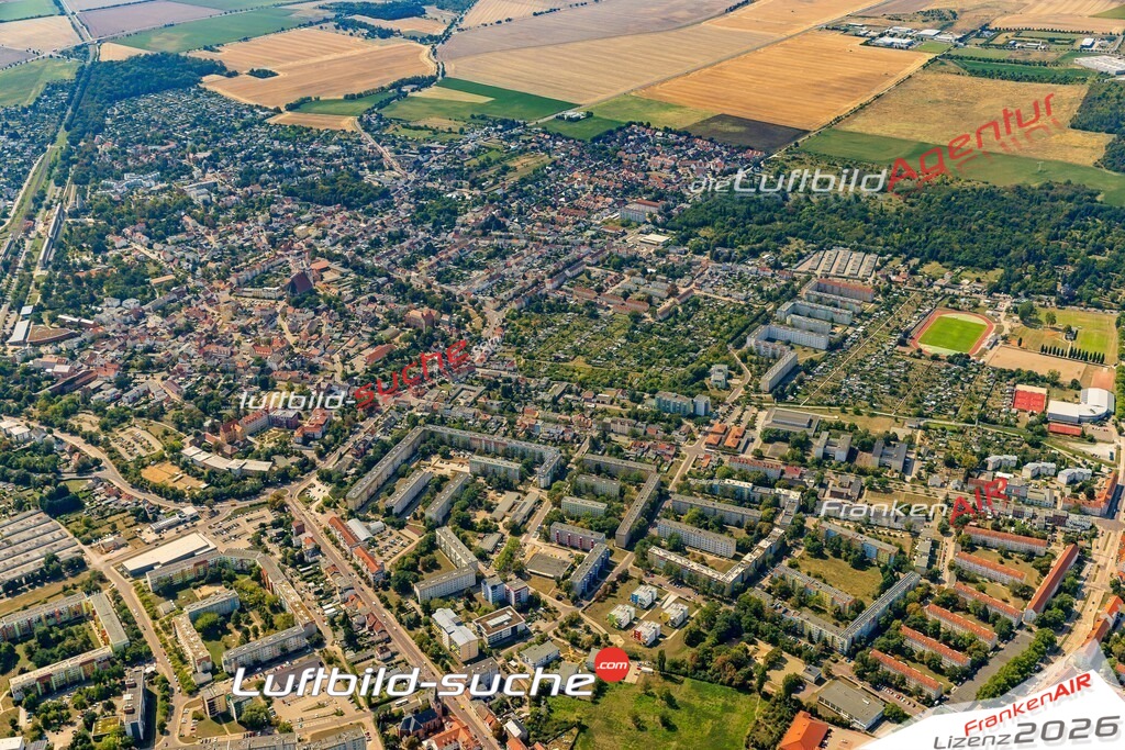 Luftbild der Stadt Schönebeck - Die Luftaufnahme wurde 2025 vom UL-Flugzeug heraus erstellt ( keine Drohne ) - Hochauflösende Luftaufnahme - für professionelle Ausdrucke geeignet. Die Geschenkidee !Hier alle&nbsp;Infos zur Lizenzierung der LuftaufnahmeWir fliegen auch dieses Jahr wieder in Ihre Region um Luftbilder zu erstellen.- Luftbild anfragen
