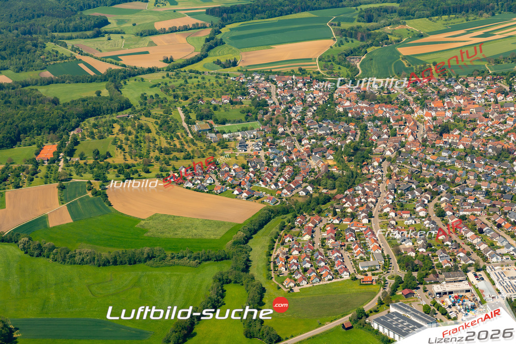 Das Luftbild zeigt :  Schlierbach - Die Luftaufnahme wurde 2024 vom UL-Flugzeug aus erstellt ( keine Drohne ) - Hochauflösende Luftaufnahme - Für grossformatige Ausdrucke geeignet. Die Geschenkidee !Mit Lizenz und Bildrechte bestellbar