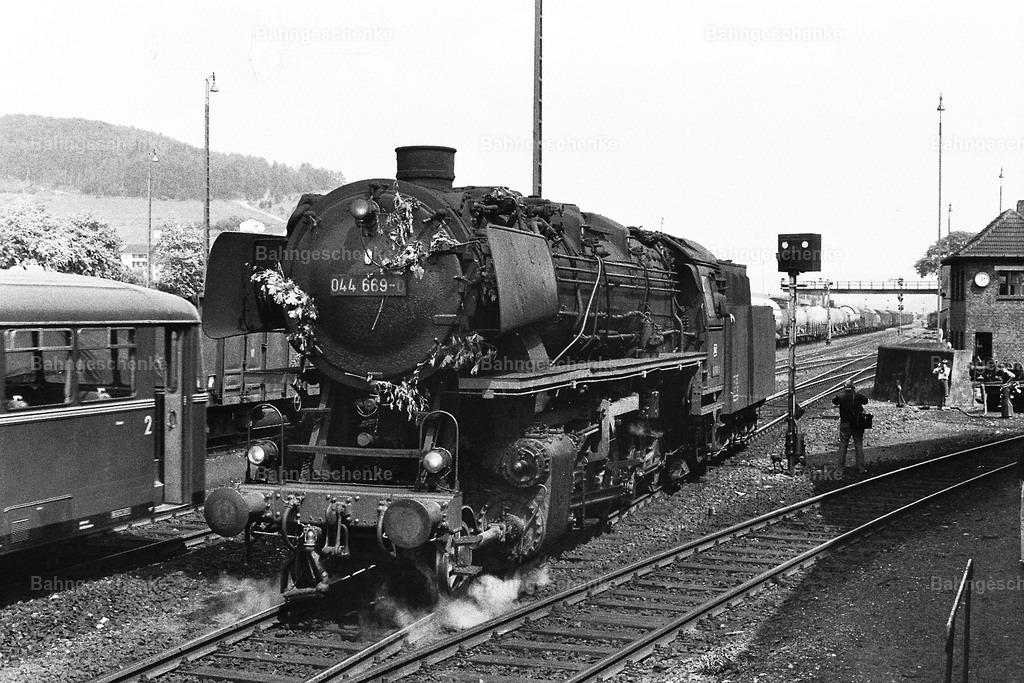 040_INDEX | Stöbern Sie durch einzigartige Aufnahmen und finden die perfekte Aufnahme für jeden Eisenbahnentheusiast! Stellen Sie sich aus einer Reihe von Möglichkeiten wie der Druck auf Leinwände, Fotoposter, Kalender oder Magnetfotos Ihr Geschenk zusammen - Realisiert mit Pictrs.com