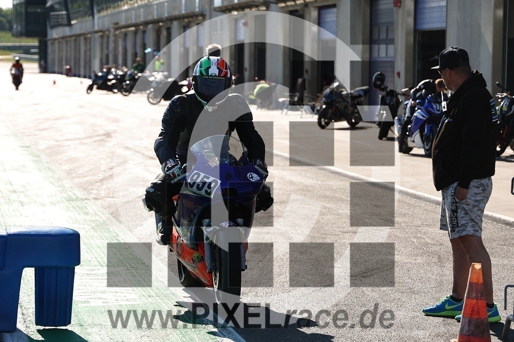 0959-20240513_00559 | Schöne Erinnerungen an spannende Momente - das festzuhalten ist unser Job. PIXELrace.de ist seit 2003 auf den Rennstrecken Europas unterwegs um die Action draußen beim Fahren und die wunderbare Stimmung imm Fahrerlager für euch einzufangen.