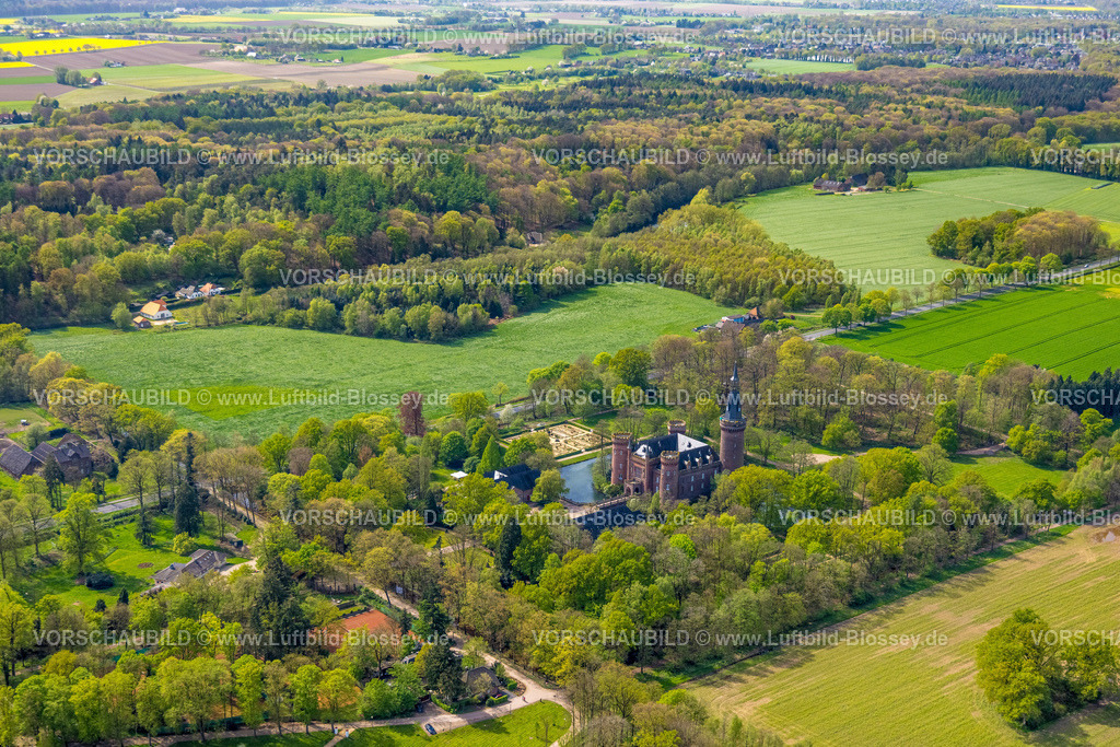 Bedburg-Hau240402434SchlossMoyland | Luftbild, Museum Schloss Moyland, neugotisches Wasserschloss und Schlosspark umgeben von Wiesen und Feldern und Wald, Ausflugsziel am Niederrhein, Moyland, Bedburg-Hau, Niederrhein, Nordrhein-Westfalen, Deutschland