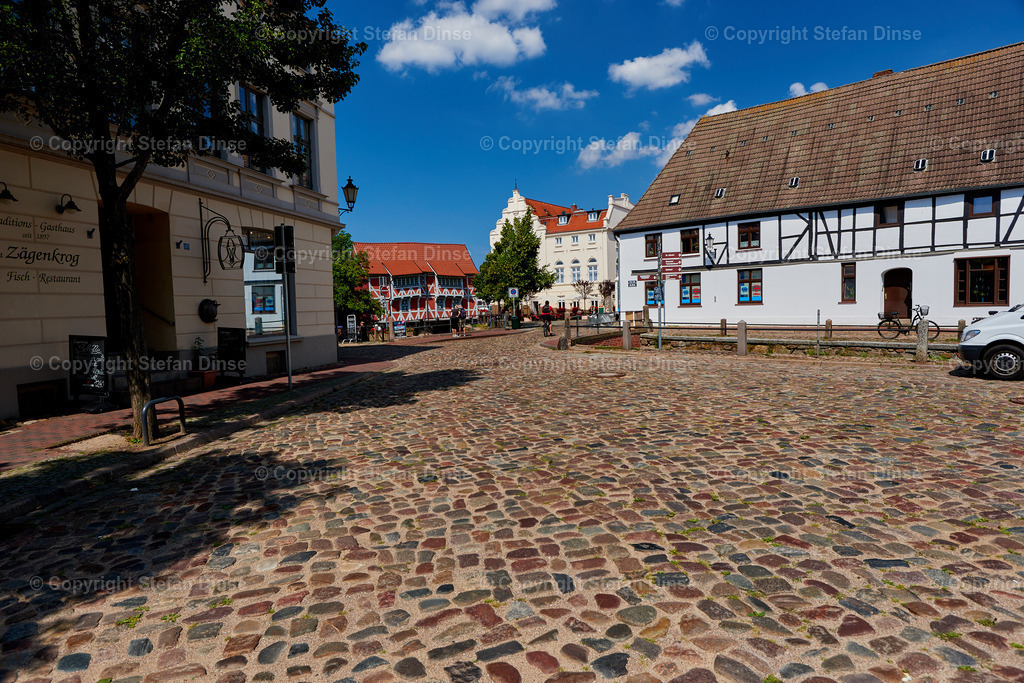 _DSC2921 | Findlinge im Eis, Zeesenboote bei der Traditionsregatta, eine Seebrücke im Sonnenaufgang - mit den Bildern aus dieser Galerie erhalten Sie wunderschöne Aufnahmen über das ganze Jahr. Ein tolles Produkt zum Verschenken, Werben oder zum Träumen vom nächsten - Realisiert mit Pictrs.com