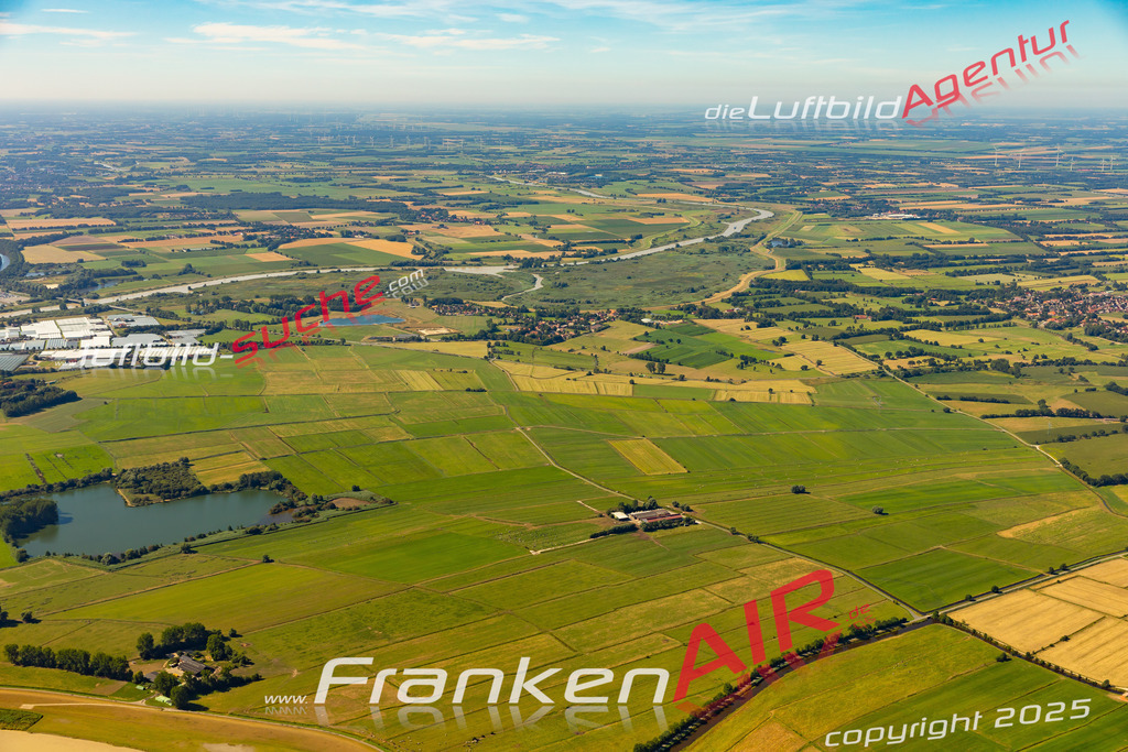 Aktuelles Luftbild von  Weener - Die Luftaufnahme wurde 2022 mittels UL-Flugzeug erstellt ( keine Drohne ) - hochauflösende Kamera-Systeme von  Canon -Beste Qualität - Für grossformatige Ausdrucke geeignet. Die Geschenkidee !