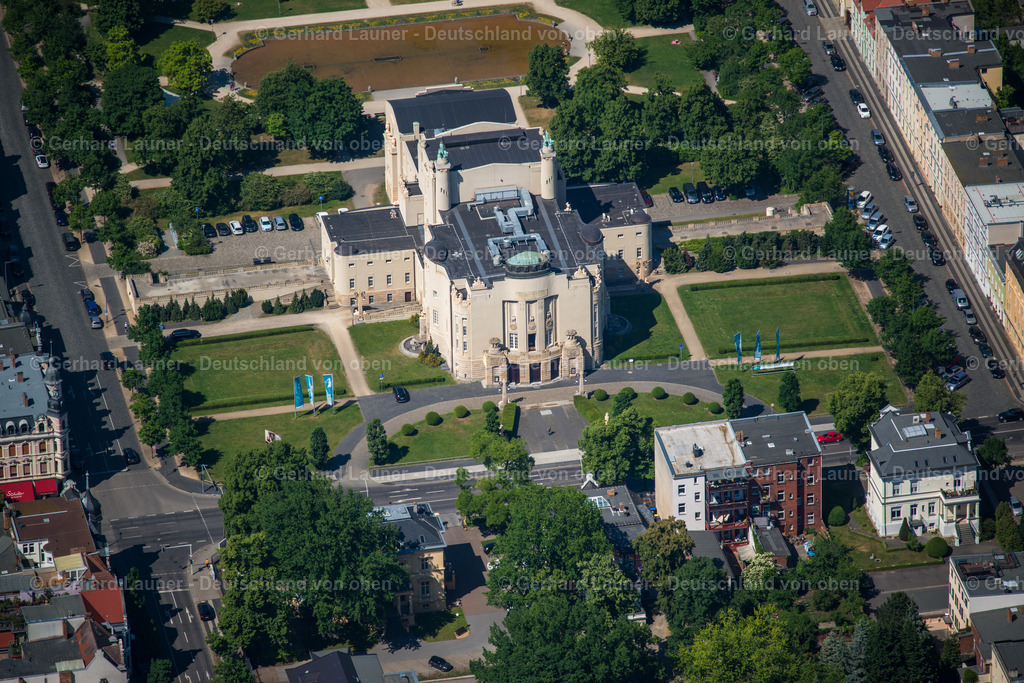 3803290 | Das Staatstheater Cottbus ist das einzige staatliche Theater in Brandenburg. Das Vierspartentheater bietet in Cottbus Vorstellungen der eigenen Ensembles für Schauspiel, Musiktheater (Oper, Operette, Musical), Orchester und Ballett.